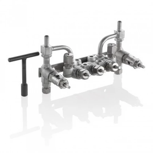 Manifold-Combinations With Test Connection