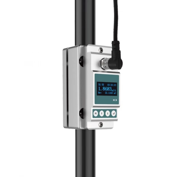 Compact clamp-on ultrasonic flowmeter / DN15 to DN80